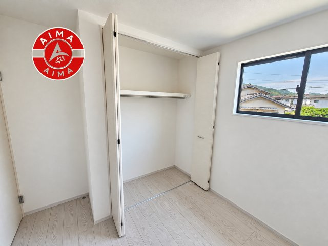 福岡市早良区内野５丁目第1-3棟（1号棟）の収納|洋服や大きな荷物が多い方や人数の多いご家族などは、一般的なクローゼットよりもウォークインクローゼットのほうが使い勝手が良いです。
