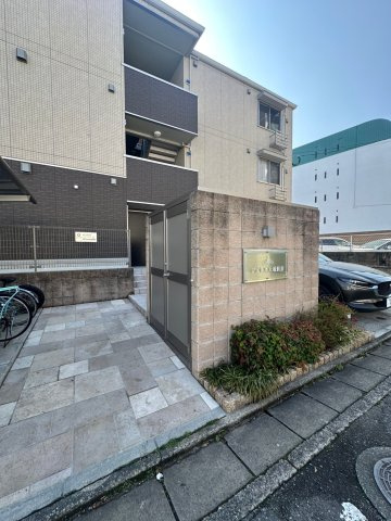 ジュネス大橋駅前のエントランス