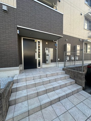 ジュネス大橋駅前のエントランス