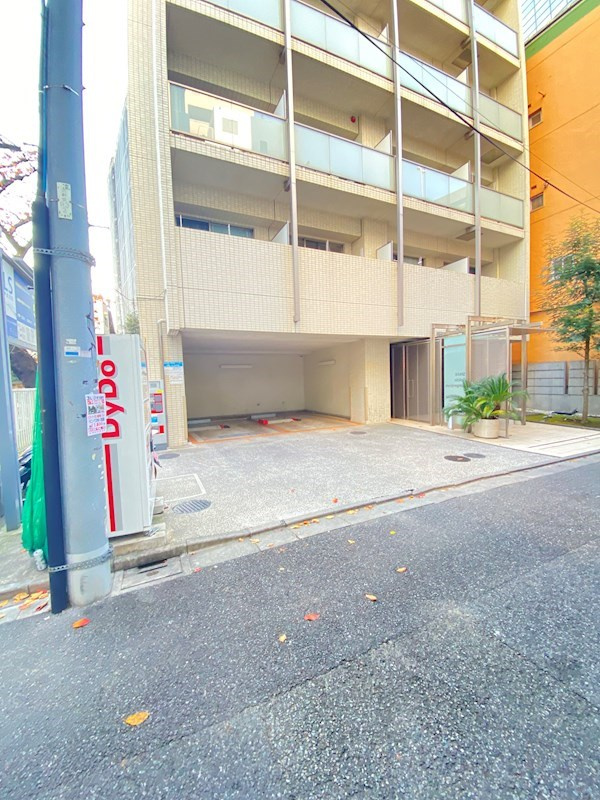 スパシエソリデ三軒茶屋の駐車場