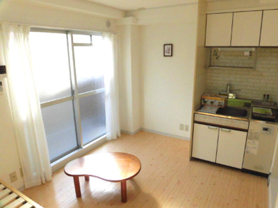 【居間・リビング】 | コートビレッジ相川 | 明るいお部屋です。