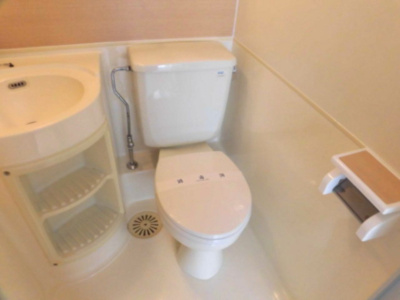 【トイレ】 | コートビレッジ相川 | ユニットバスのトイレです。