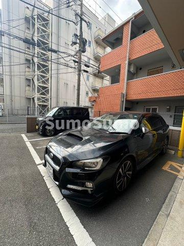 ステイタスマンション大橋の駐車場