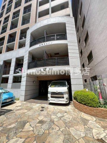 ソレアード薬院の駐車場