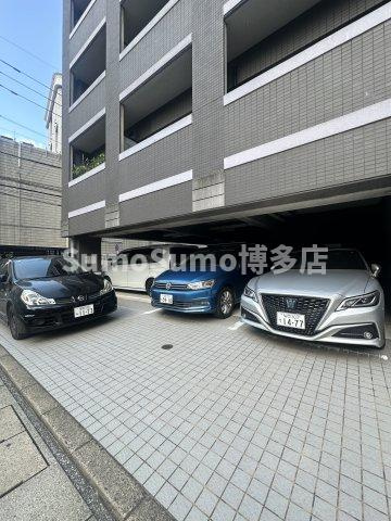 ソシアル天神の駐車場
