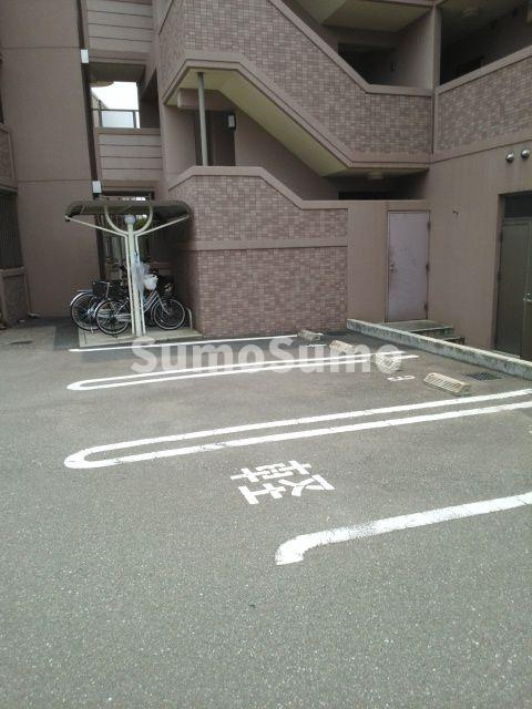 サンセール・クミの駐車場