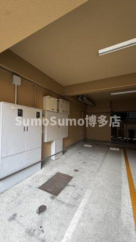 ダイアパレス大名の駐車場