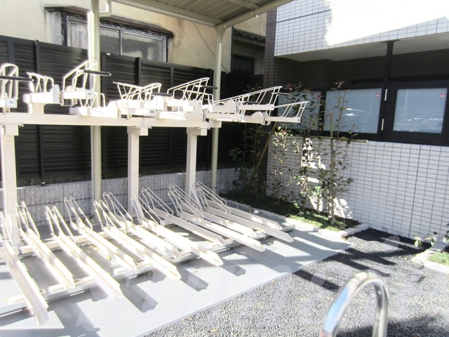 北区神谷２丁目の賃貸マンションのその他共用部分|敷地内駐輪場です。