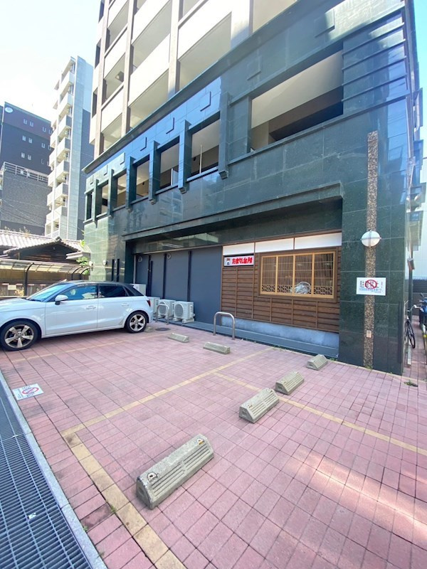 フェアリー高砂の駐車場