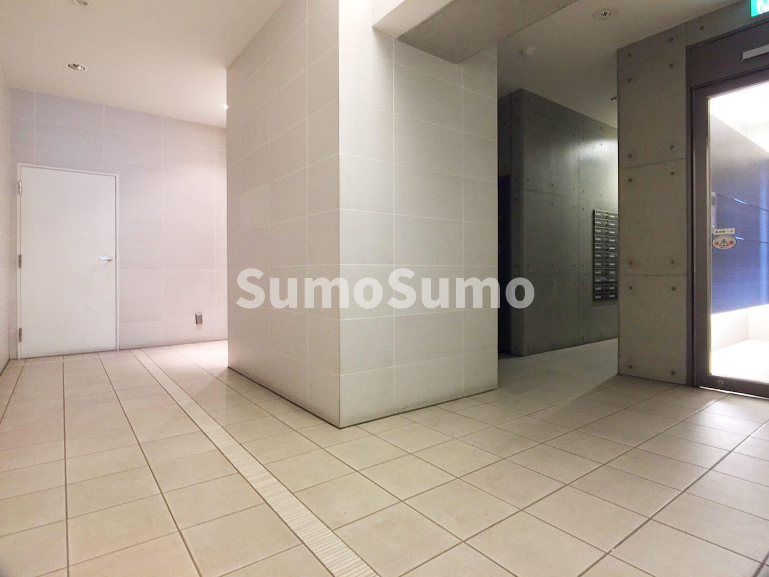 ナビールコート薬院のエントランス