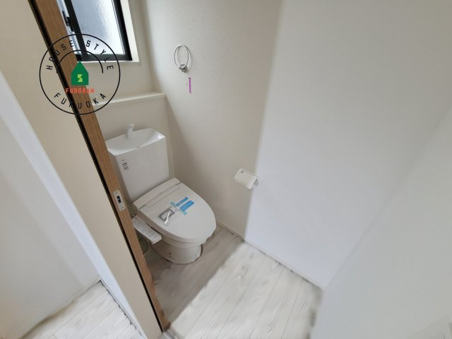福岡市早良区内野５丁目第1-3棟（2号棟）の内観：施工例|温水洗浄便座を完備しております。2ヶ所にトイレがあるのは朝の慌ただしい時間も安心です。