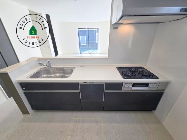 福岡市早良区内野５丁目第1-3棟（2号棟）の内観：施工例|キッチン。グリル・食器洗い乾燥機・浄水器も完備。