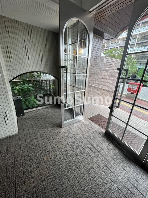 ネオハイツ舞鶴ノールのエントランス