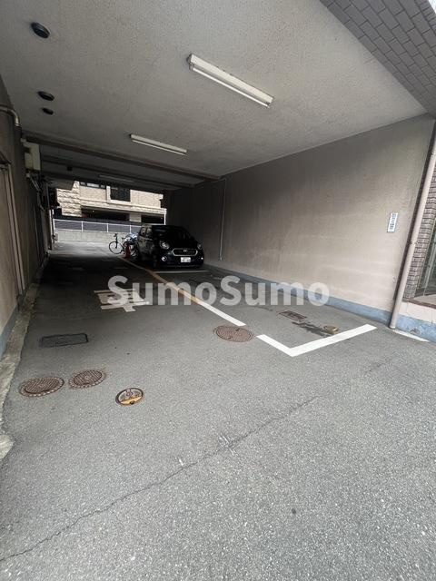 ネオハイツ舞鶴ノールの駐車場