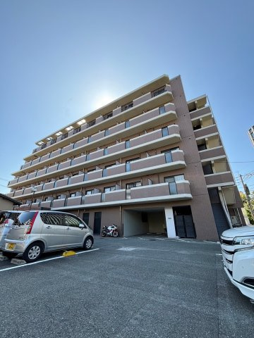 ビジネス・ワン六本松の外観