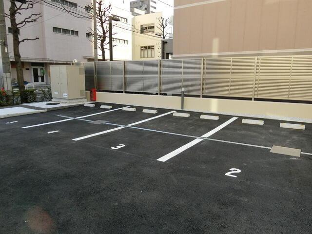 パークハビオ目黒リバーサイドの駐車場|2015年3月撮影 