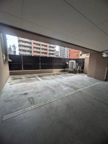 ネストピア平尾駅前の駐車場