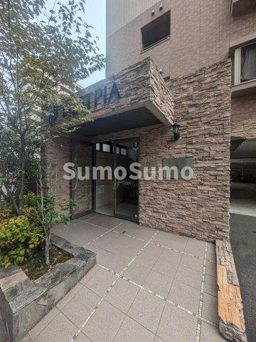 ネストピア平尾駅前のエントランス