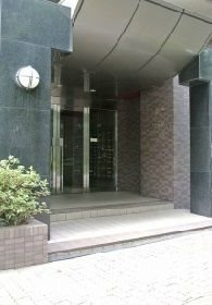 ピュアドームディア県庁前の外観