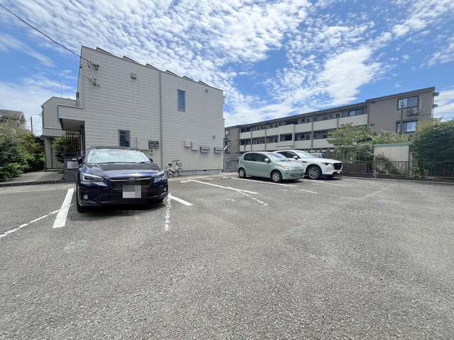 メゾン希望ヶ丘の駐車場