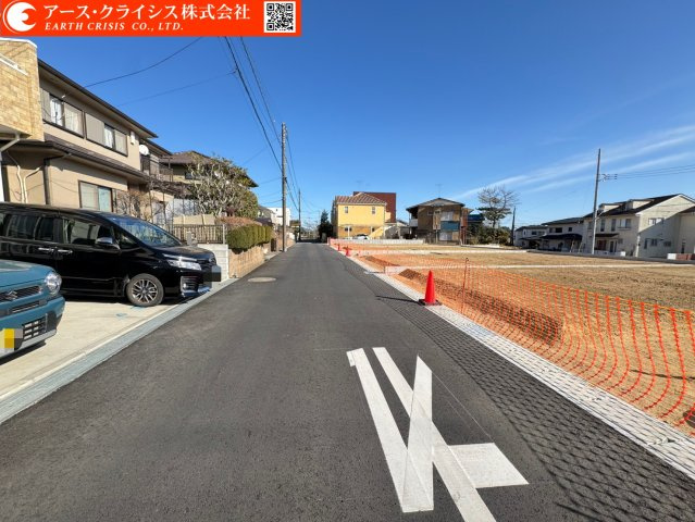 【前面道路含む現地写真】 | 我孫子市青山台10期　全3区画 | 建築条件なし。思い描いたマイホームを、そのままカタチに。陽当たりも良く、ガーデニングや家庭菜園にもぴったりのゆとりある敷地。資産としても魅力のある立地で、将来を見据えた住まい選びを。