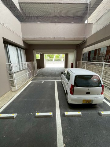 ピュアドームディア県庁前の駐車場