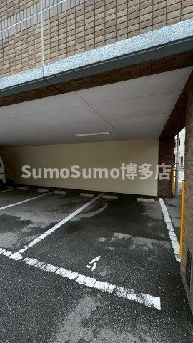 ドリアード南福岡の駐車場