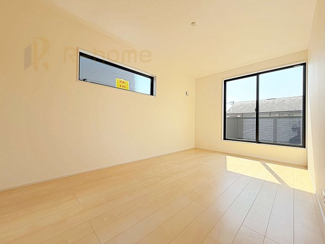 ひたちなか市田彦10期　新築戸建て　2号棟の洋室|2面窓の風通しの良い洋室です♪差し込む暖かな陽当たりで、室内がくつろげる空間に早変わりです♪