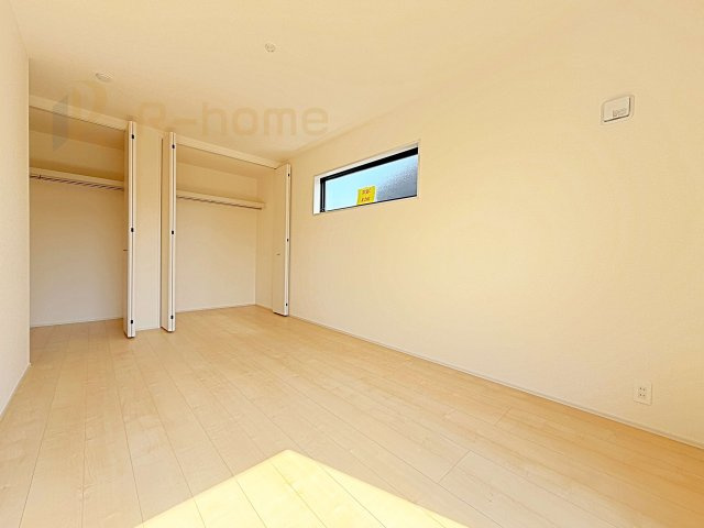 ひたちなか市田彦10期　新築戸建て　2号棟の洋室|どんな部屋家具も合わせやすいシンプルな洋室！
たっぷりの日差しと心地よい風が舞い込む住まい♪