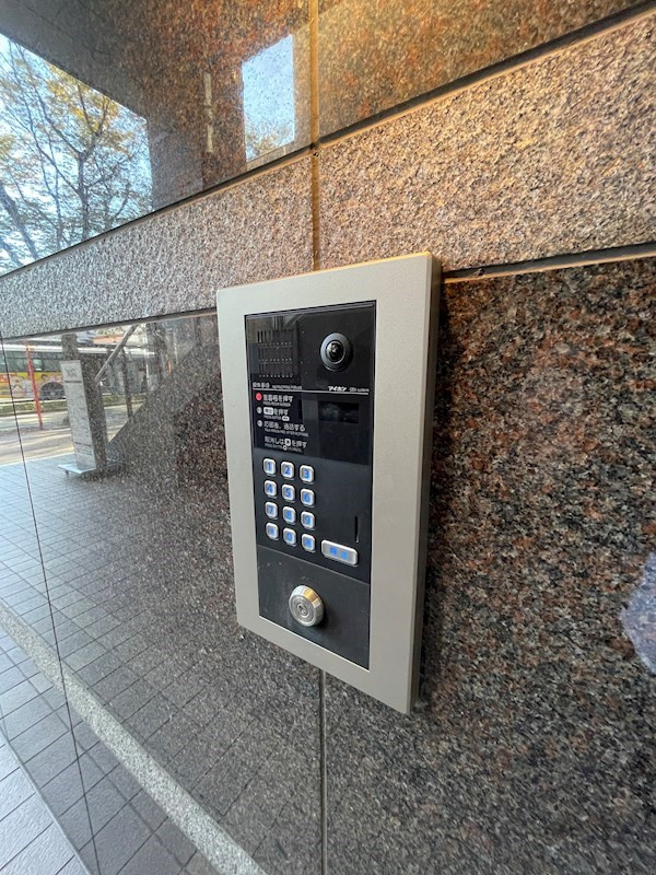 ヒルクレスト大橋駅前ロータリーの外観