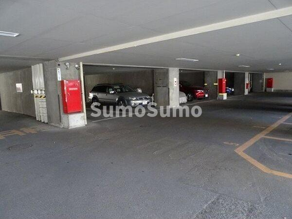 ヒルクレスト博多駅の駐車場