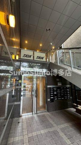 ヒルクレスト大橋駅前ロータリーのエントランス|エントランスです