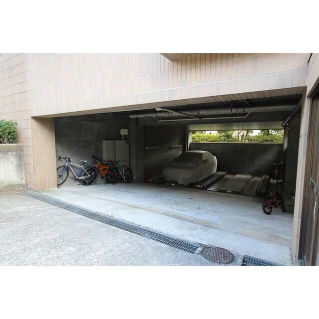 ヒルトップ野沢の駐車場| 