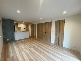 【居間・リビング】 | 世田谷区砧7丁目  1号棟 | 2面採光・南向き：LDK18.5帖