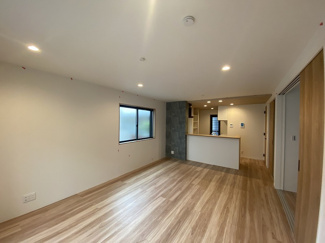 【居間・リビング】 | 世田谷区砧7丁目  1号棟 | LDK18.5帖別角度