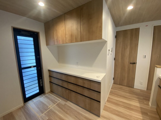 【キッチン】 | 世田谷区砧7丁目  1号棟 | キッチン背面にカップボード設置