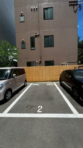 ピュアドームパルトーネ博多の駐車場