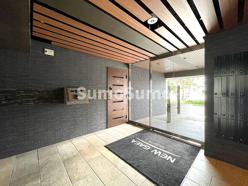 ニューガイア天神北のエントランス