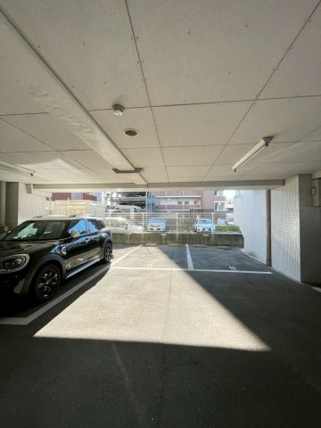 ピュアドームアドニス吉塚の駐車場