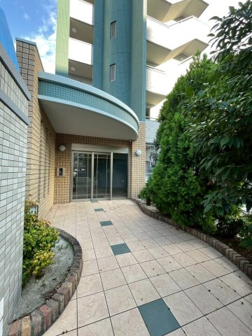 ドミール箱崎ＭⅢのエントランス