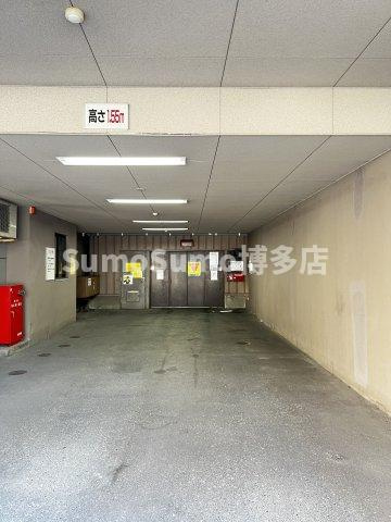 ピュアドームエレガンテ平尾の駐車場