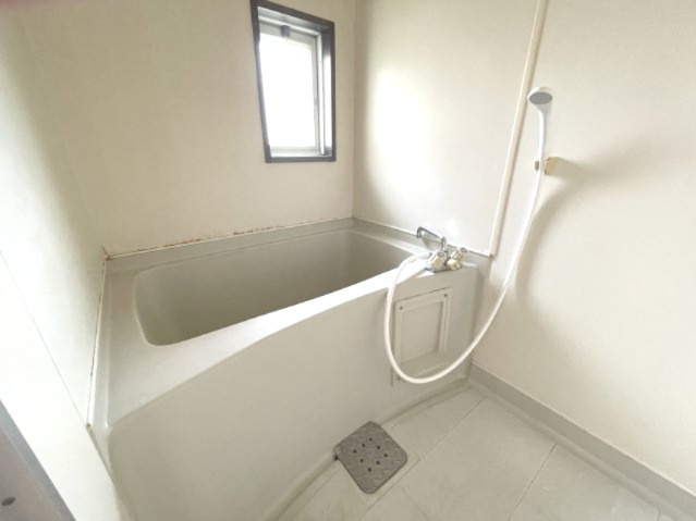 サンビレッジタケウチの浴室|別部屋同間取りのお写真となります。参考にご覧くださいませ。