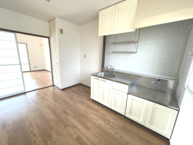 サンビレッジタケウチの居間・リビング|別部屋同間取りのお写真となります。参考にご覧くださいませ。