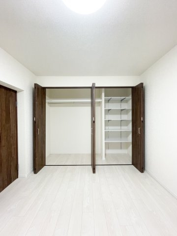 名谷１９団地８５号棟の収納|南側洋室約6帖クローゼット