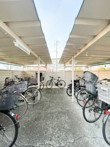 名谷１９団地８５号棟の駐輪場