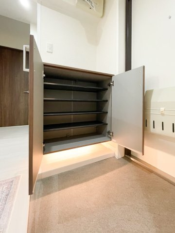 名谷１９団地８５号棟の玄関|シューズボックス