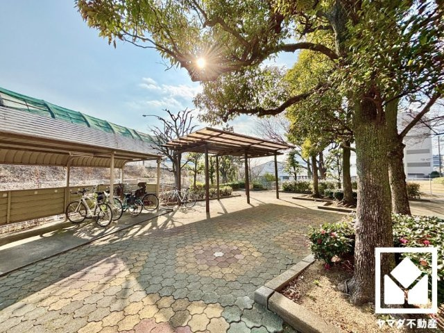 朝日プラザ伏見桂川の駐輪場