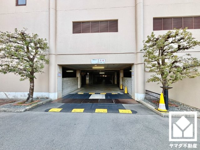 朝日プラザ伏見桂川の駐車場