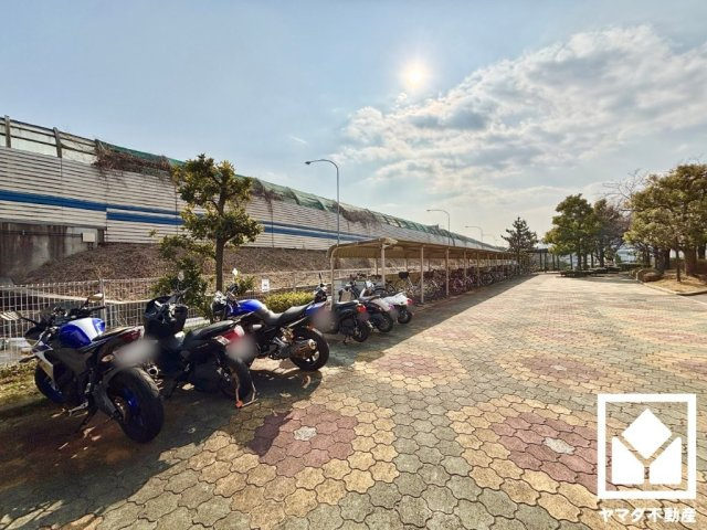 朝日プラザ伏見桂川の駐輪場
