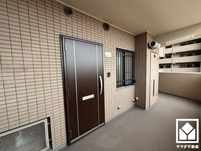 朝日プラザ伏見桂川の玄関